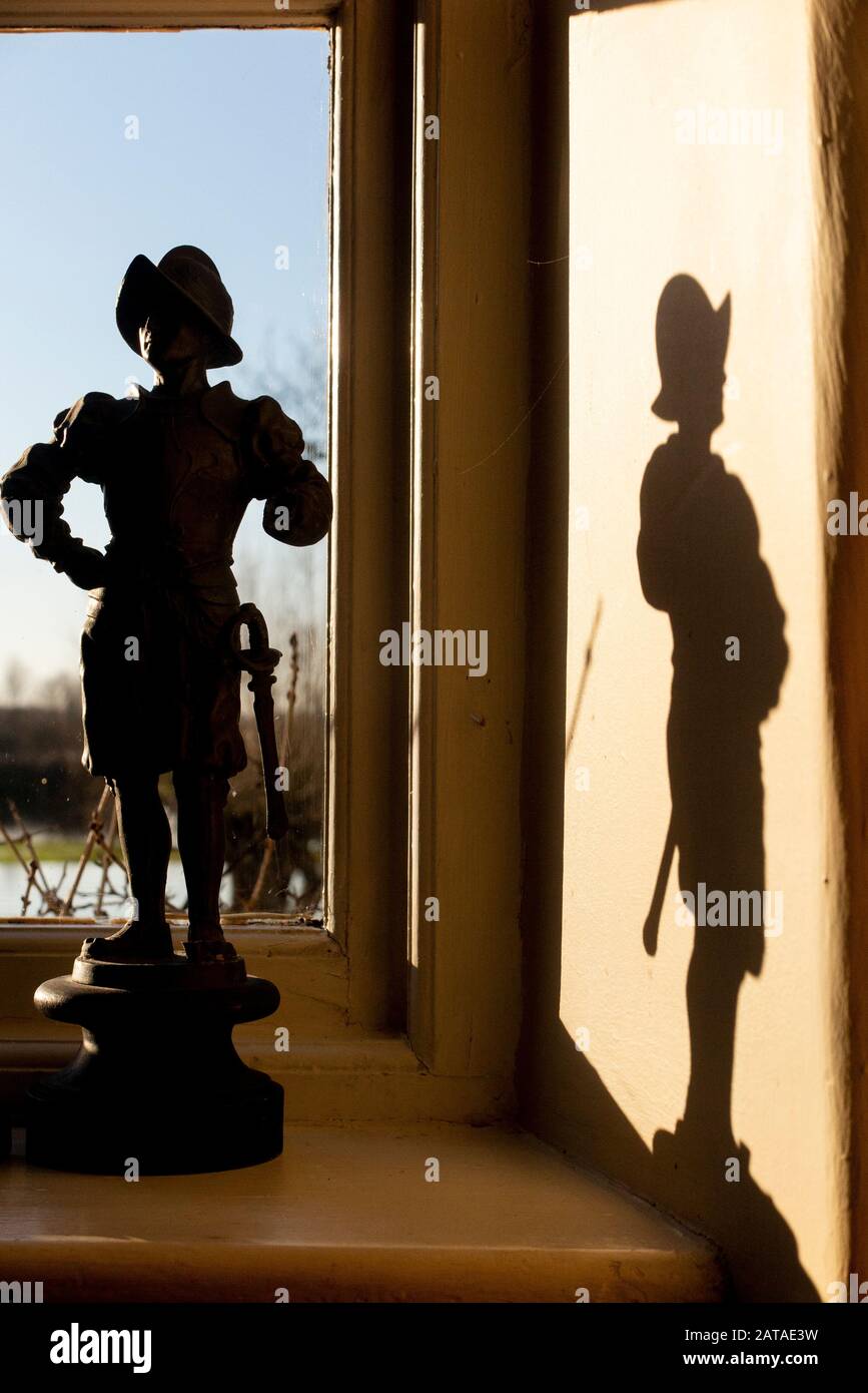 A brass statue in sunshine commemorating Oliver Cromwell's liberation of Oxford in 1646 Stock Photo