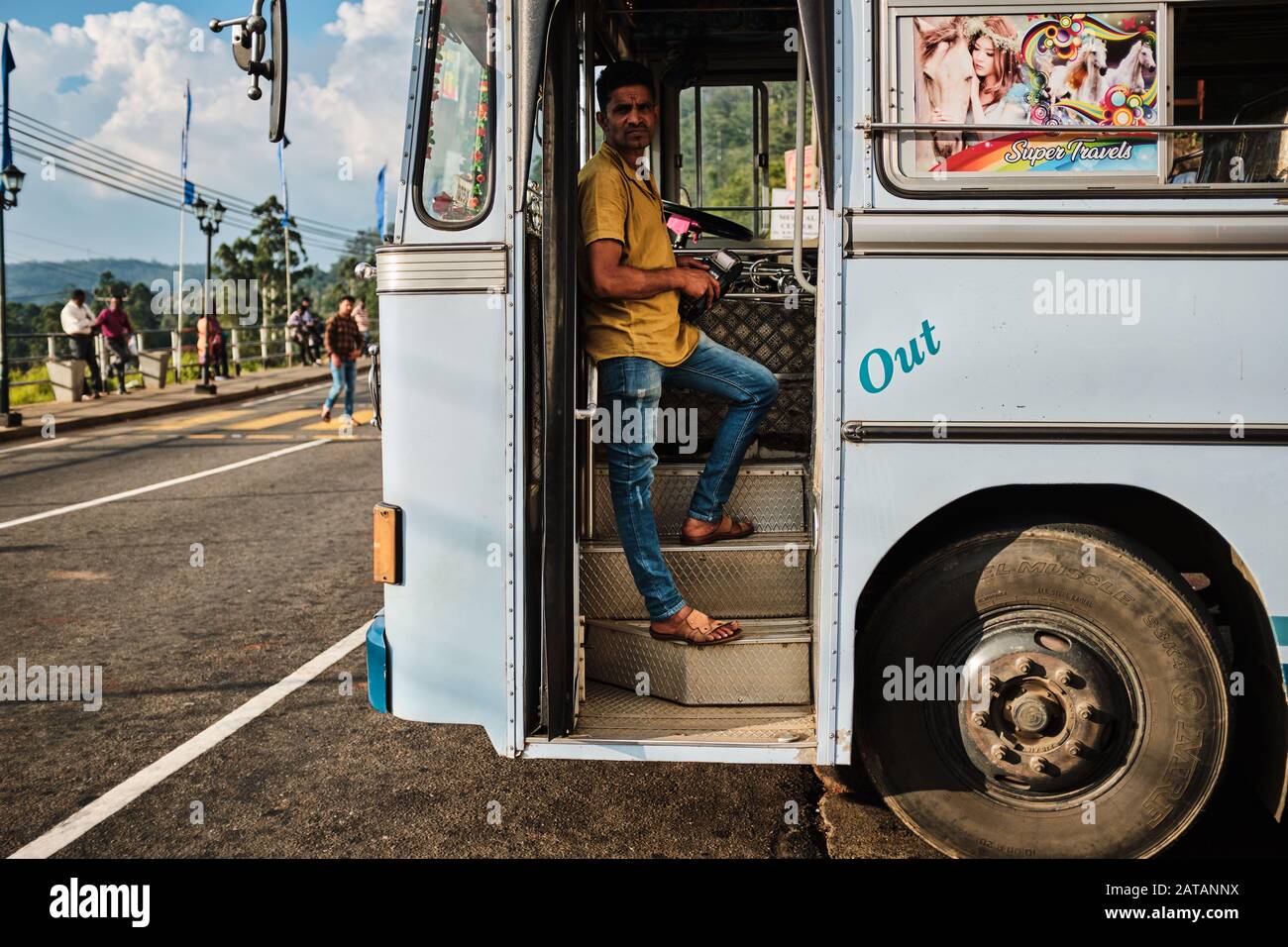 Bus in sri lanka hi-res stock photography and images - Alamy