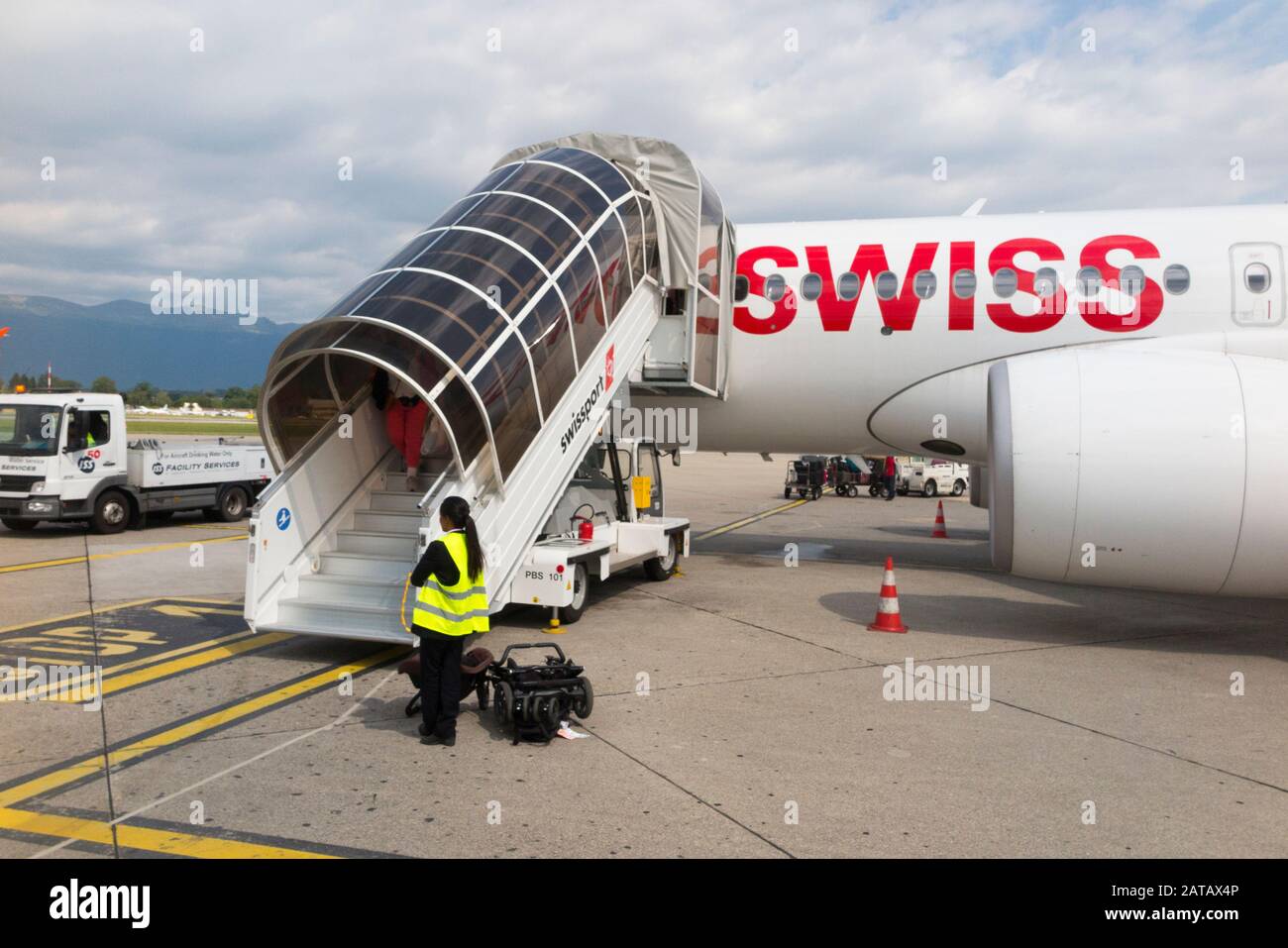 Airport Passenger Step Vehicle / self propelled mobile stairs steps for  loading passengers, with covered step tunnel for weather protection.  Category: Airport Ground Support Equipment. Geneva airport. (112 Stock  Photo - Alamy