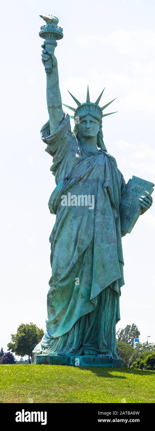 Portrait of the Statue of Liberty Stock Photo - Alamy