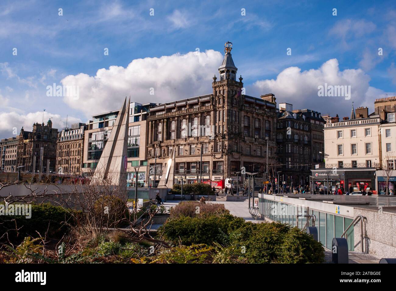 view-of-the-facade-of-jenners-from-waverley-mall-roof-edinburgh