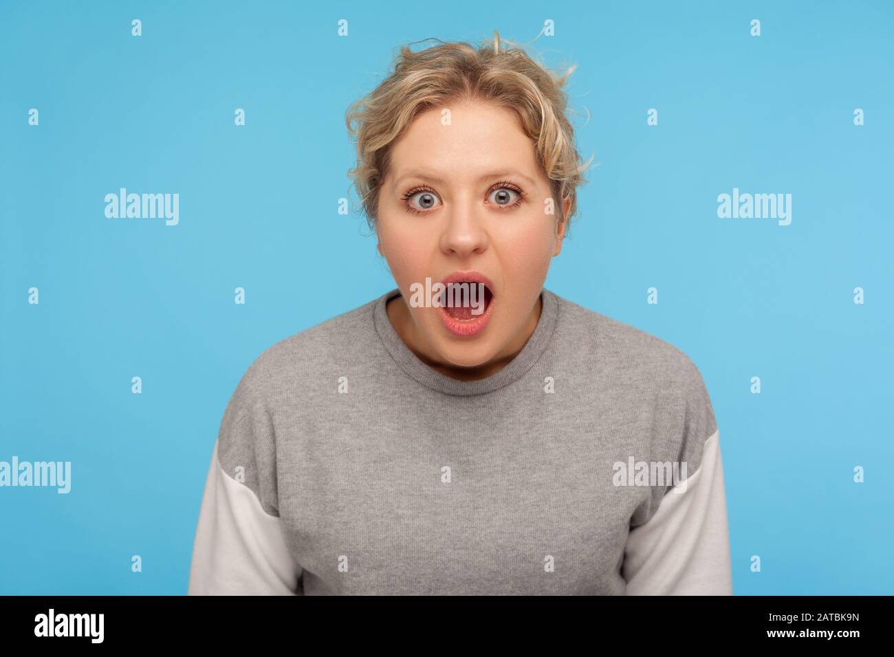 Looking startled hi res stock photography and images Alamy