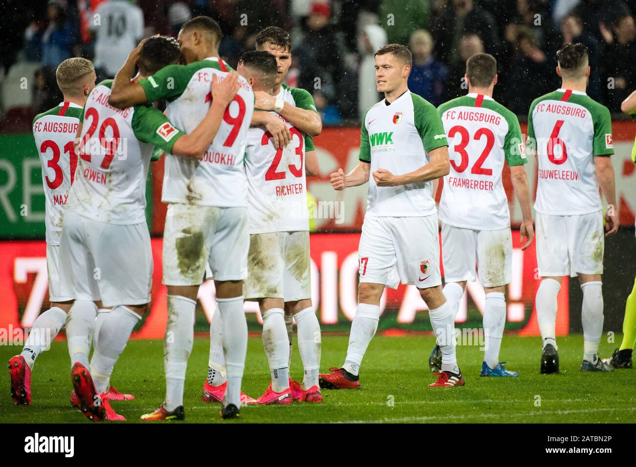Augsburg, Germany. 01st Feb, 2020. Football: Bundesliga, FC Augsburg -  Werder Bremen, 20th matchday in the WWK-Arena. Alfred Finnbogason of  Augsburg celebrates the victory with the team after the end of the