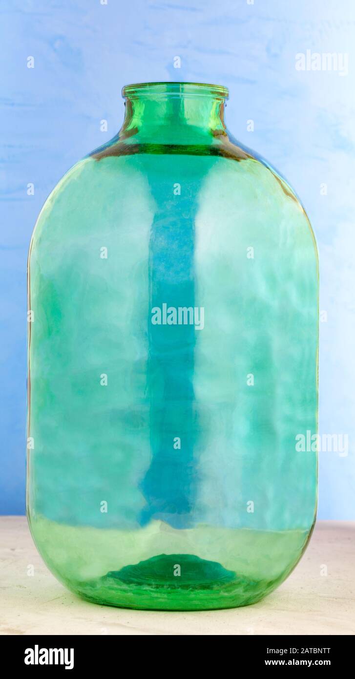 10 liter hires stock photography and images Alamy