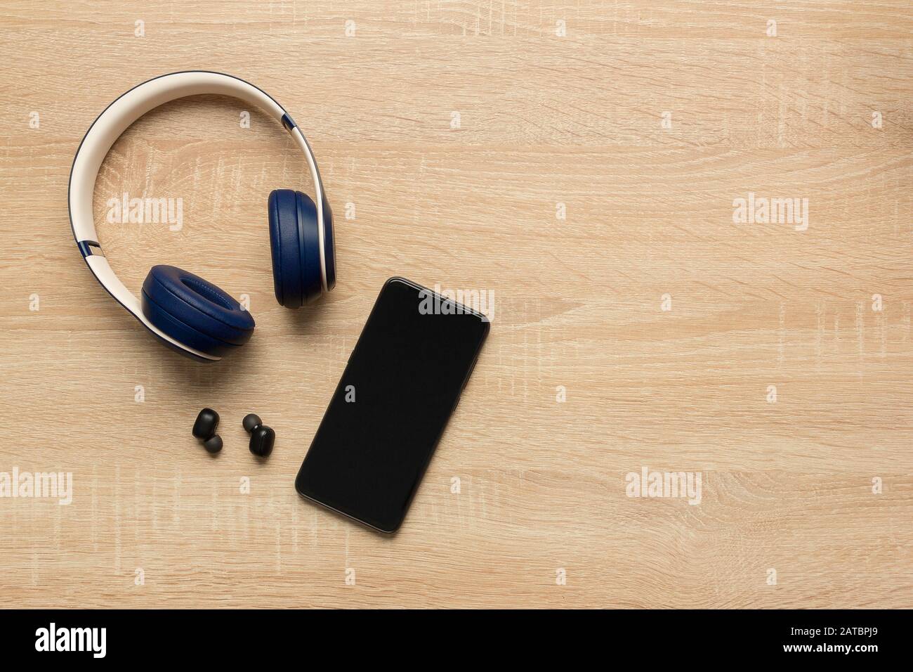small bluetooth headphones 