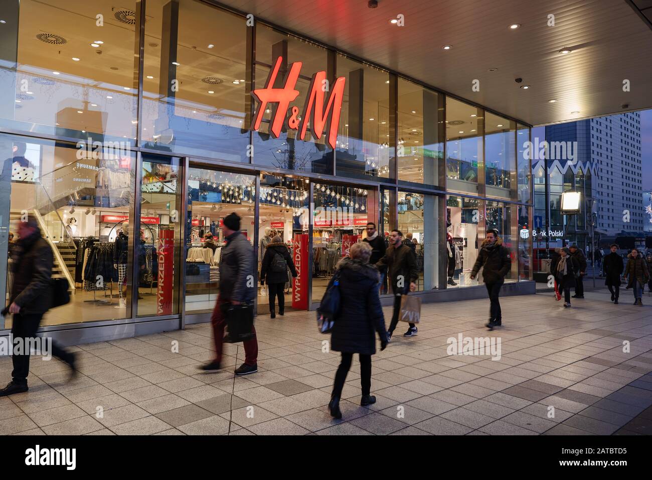 Warsaw, Poland - January 14, 2019: H&M store, clothing retail company in  the city center at night Stock Photo - Alamy
