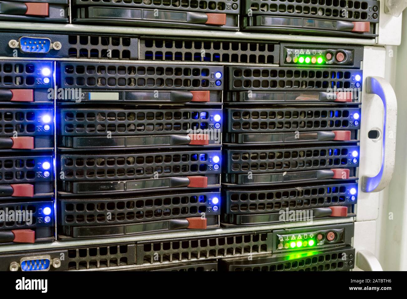 Cloud data center computers hi-res stock photography and images - Alamy