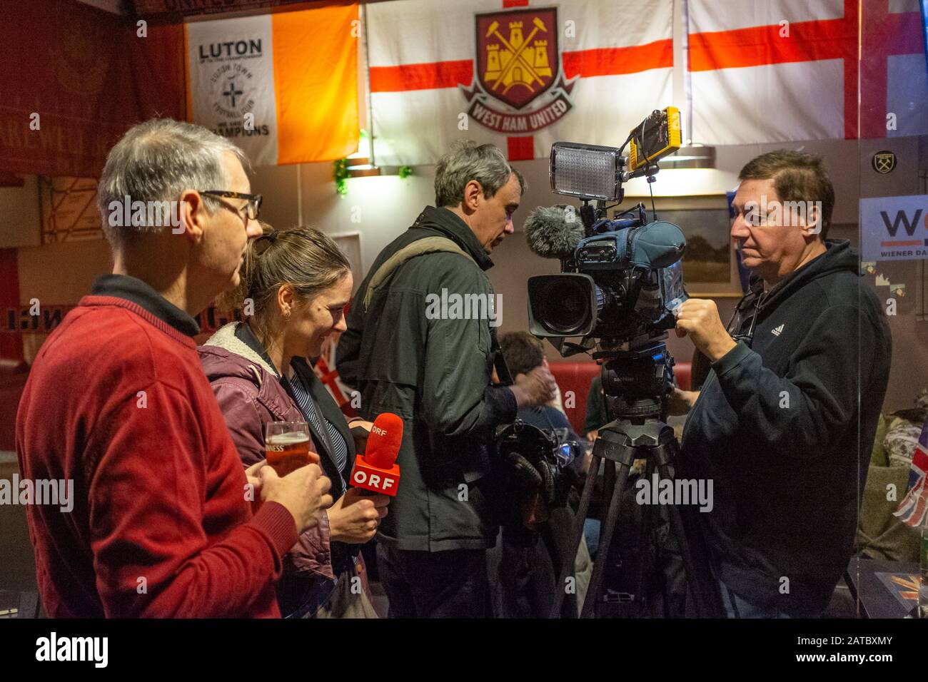 Europeans gather to commemorate Brexit Night, the UKs final day in the EU, in a British pub in Vienna, Austria on 31 January Stock Photo