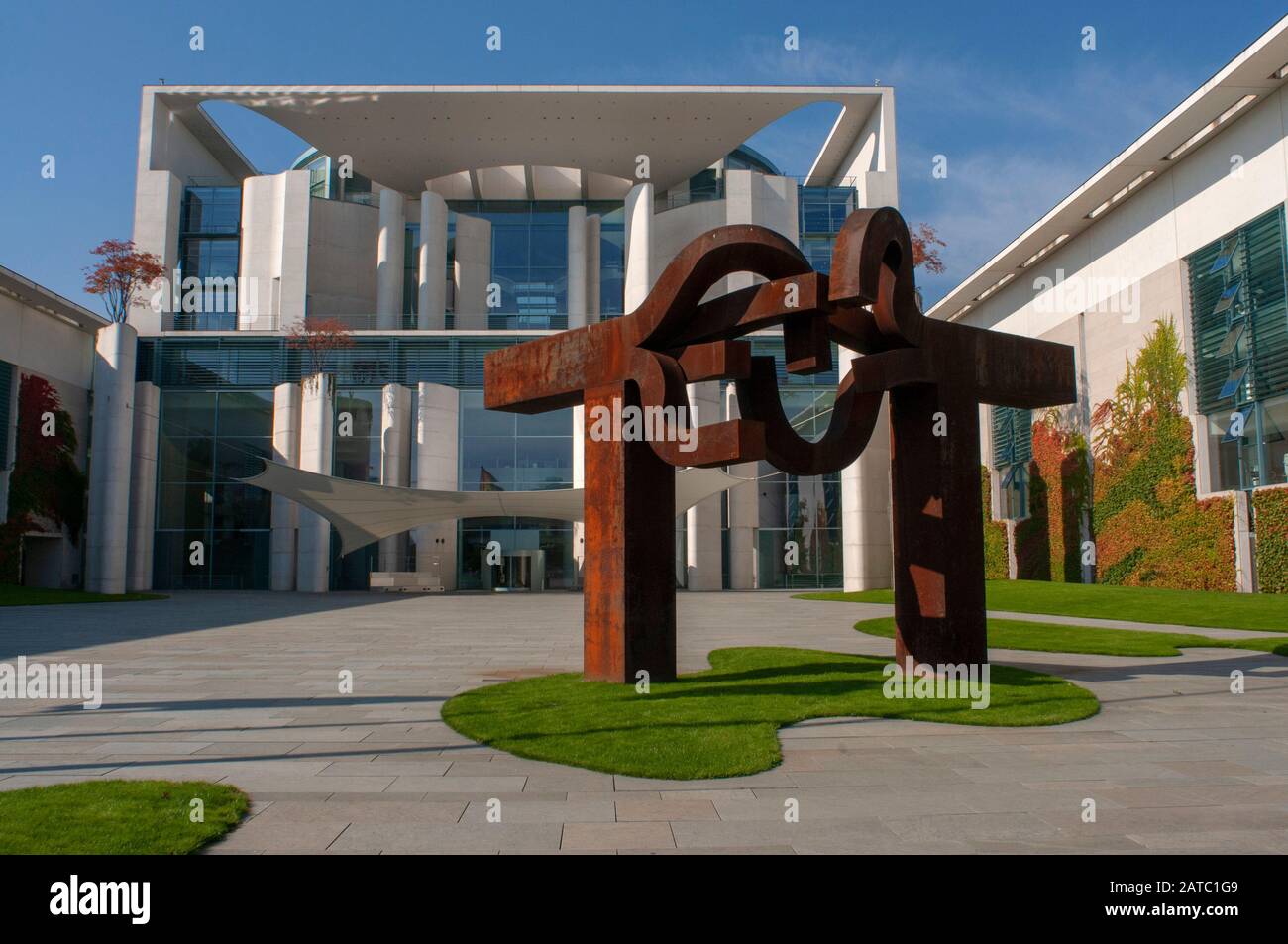 Federal chancellery, Bundeskanzleramt, steel sculpture 'Berlin' by Basque artist Eduardo Chillida, Berlin, Germany Stock Photo
