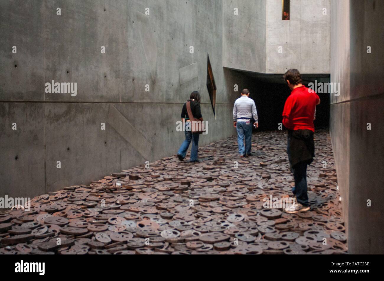 Shalekhet fallen leaves,installation of metal faces with open mouths
