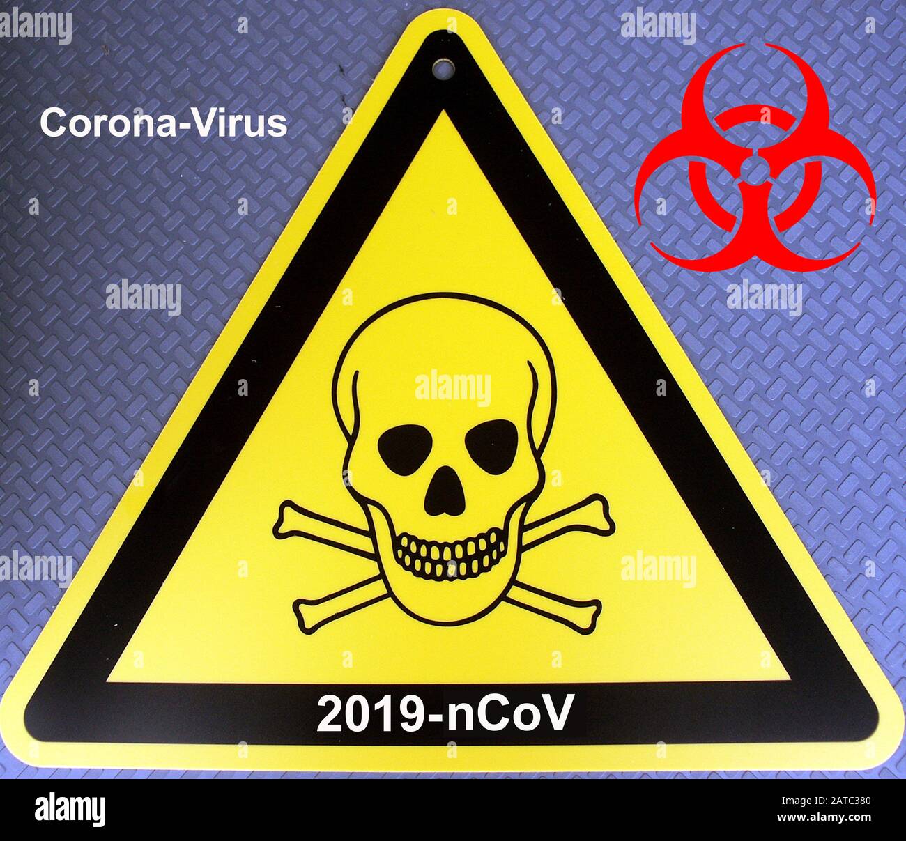 Gefahrenzeichen mit Totenkopfsymbol, Gift, Giftig, Giftige Flüssigkeit, Coronavirus, Corona-Virus, 2019-nCoV, Stock Photo