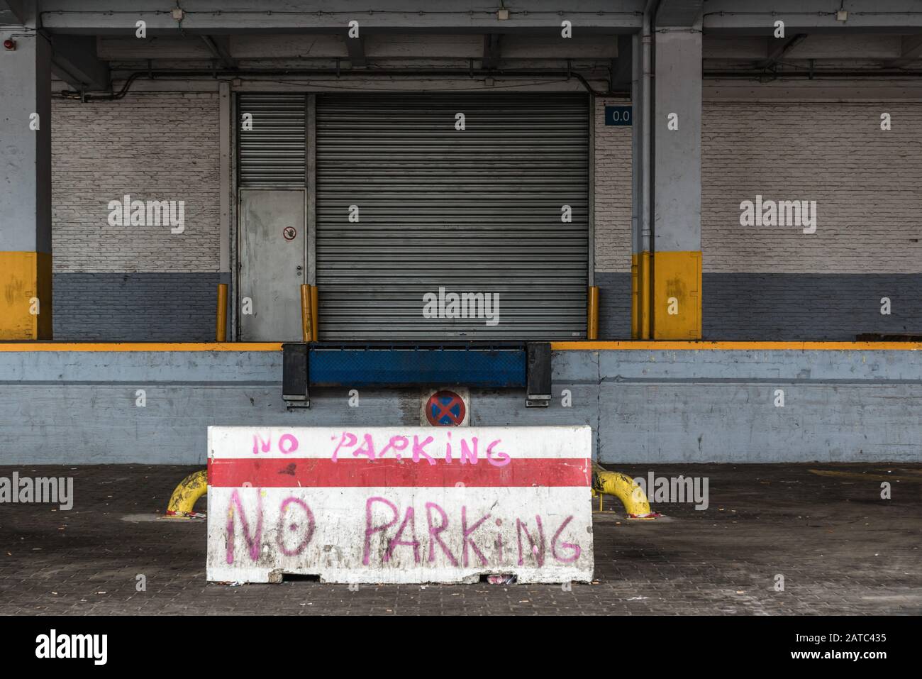 Laeken, Brussels Capital Region / Belgium - 09 26 2019: Loading dock for trucks on an Industrial site with a no parking tag Stock Photo