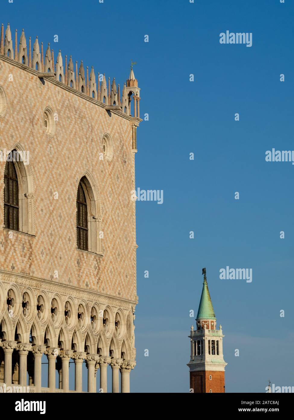 Detail doges palace exterior hi-res stock photography and images - Alamy