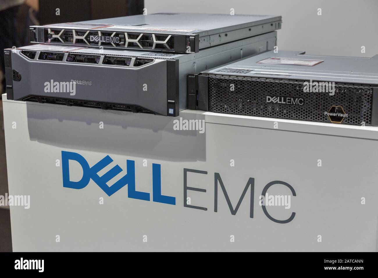 Dell emc server hi-res stock photography and images - Alamy