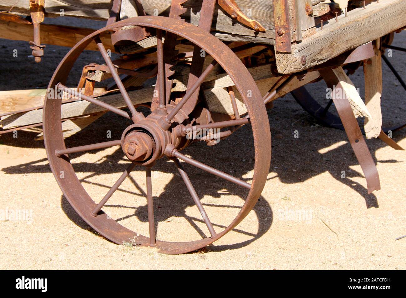 Antique western wagon wheel hi-res stock photography and images - Alamy