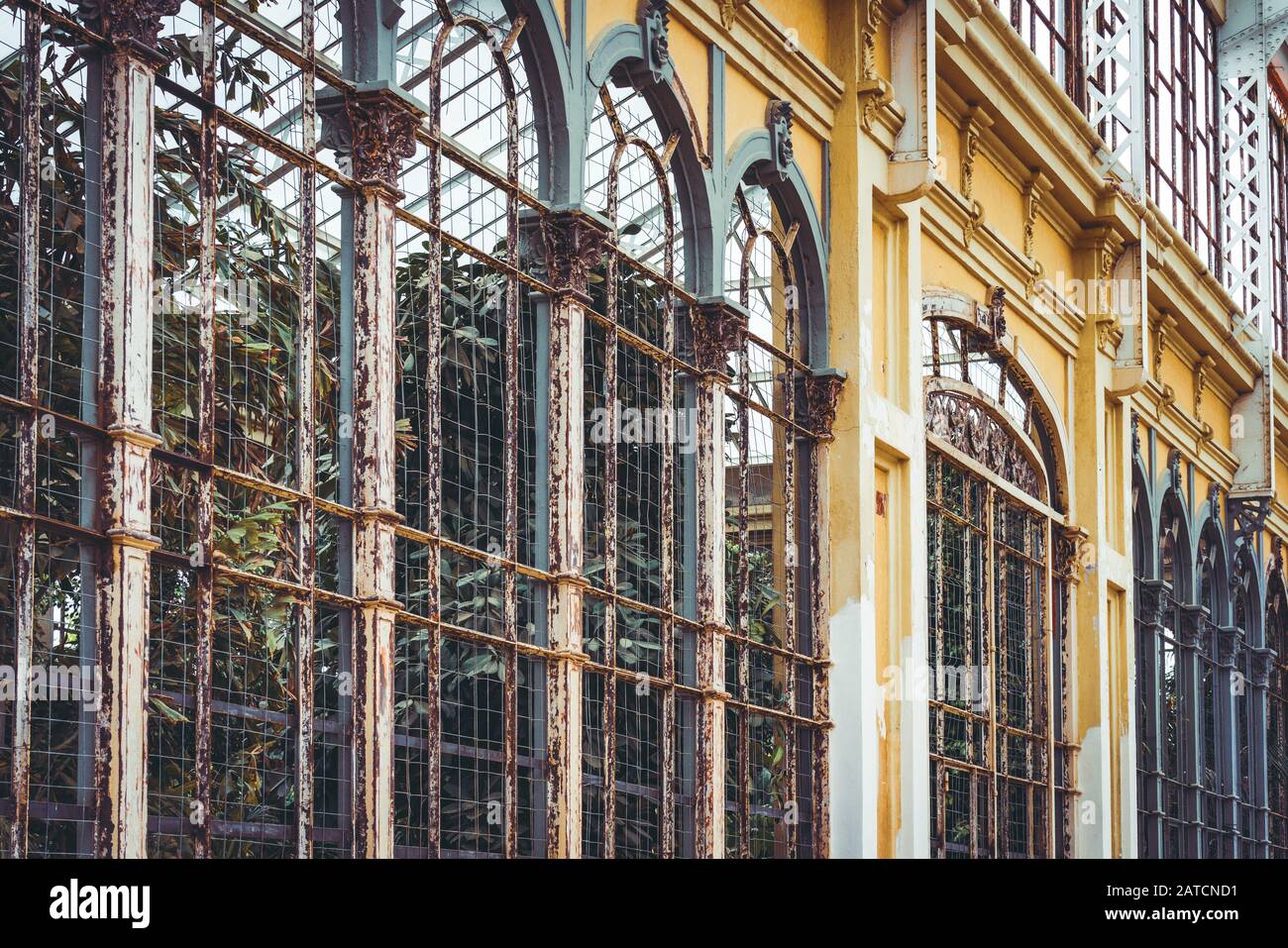 Cast iron greenhouse hires stock photography and images Alamy