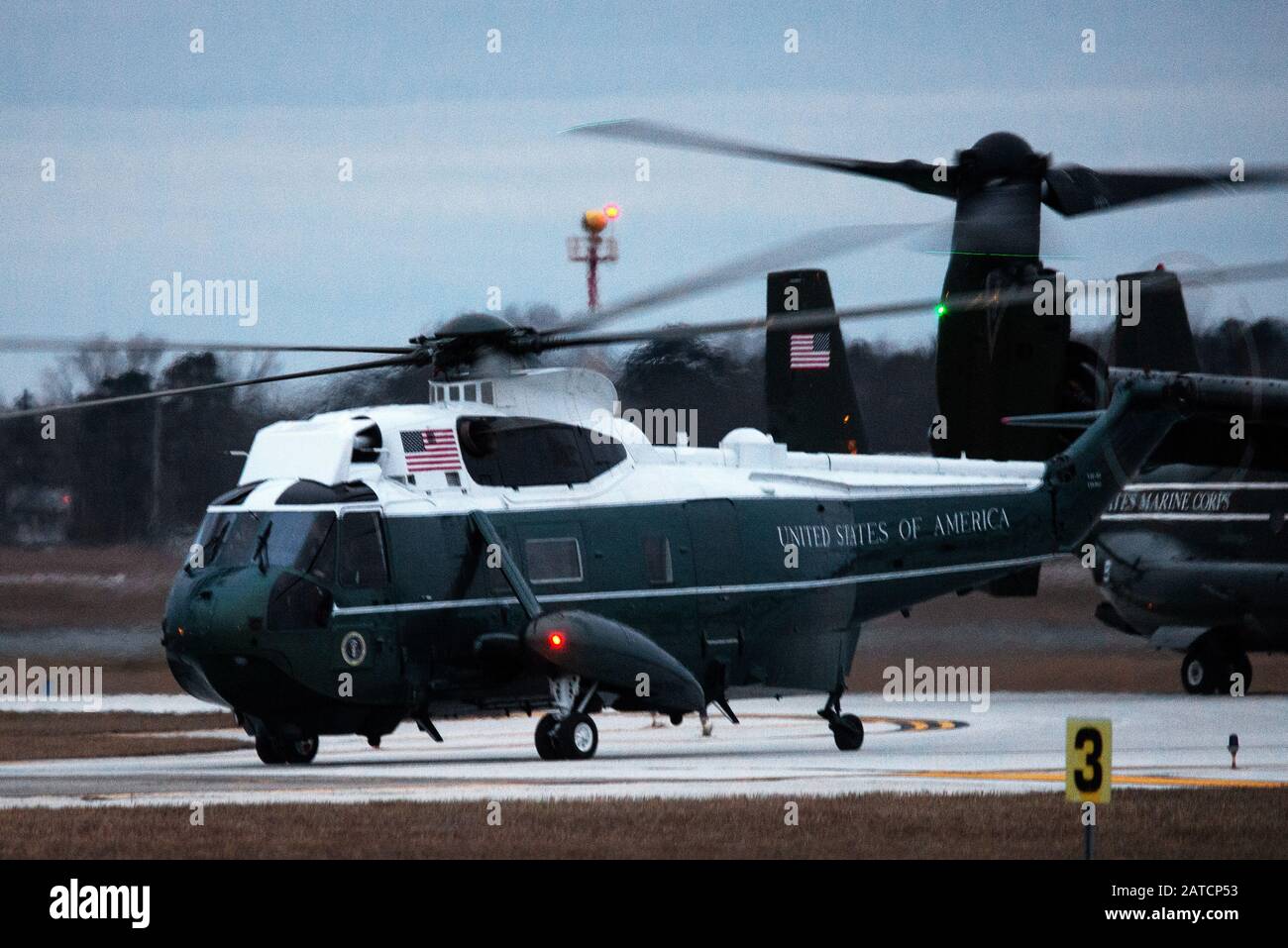 Marine One, a U.S. Marine Corps VH-3D Sea King, taxis onto the FAA William J. Hughes Technical Center ramp Jan. 28, 2020, at the Atlantic City International Airport in Egg Harbor Township, N.J. Marine One arrived at the airport prior to the arrival of President Donald J. Trump in Air Force One. (U.S. Air National Guard photo by Amn Hunter Hires) Stock Photo