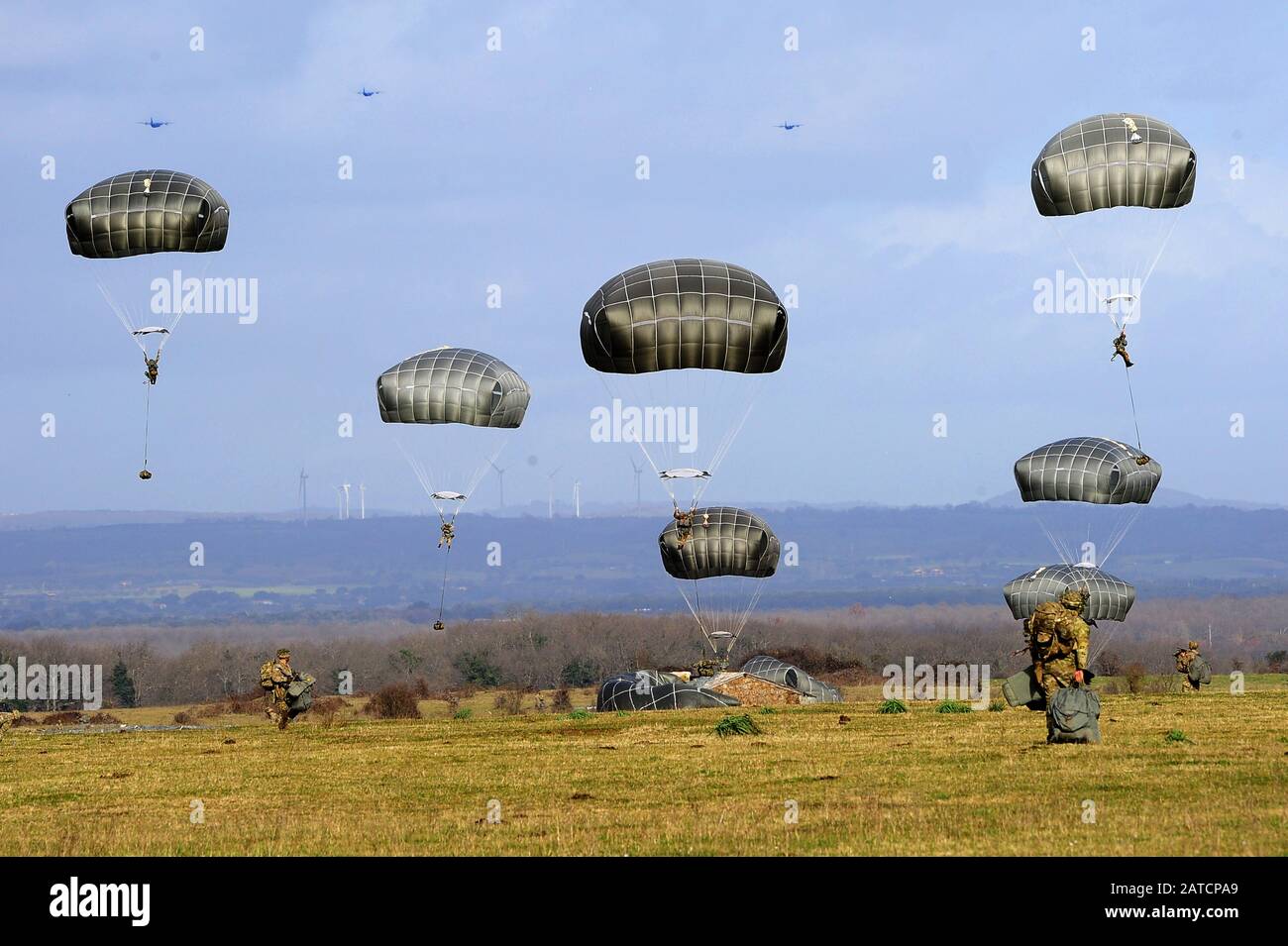 U.S. paratroopers from HHC, 2nd Battalion, 503rd  Infantry Regiment, 173rd Airborne Brigade and Italian paratroopers from Reggimento Savoia Cavalleria 3, conduct a combined airborne operation during Exercise Rock Topside 20, Monte Romano, Italy, Jan. 29, 2020. Rock Topside is a joint forced entry exercise to train the battalion’s ability to conduct airborne contingency response force operations. This training stresses the interoperability of both the paratroopers of the 2nd Battalion, 503rd Infantry Regiment and Italian paratroopers of Reggimento Savoia Cavalleria 3. (U.S Army photo by Elena B Stock Photo