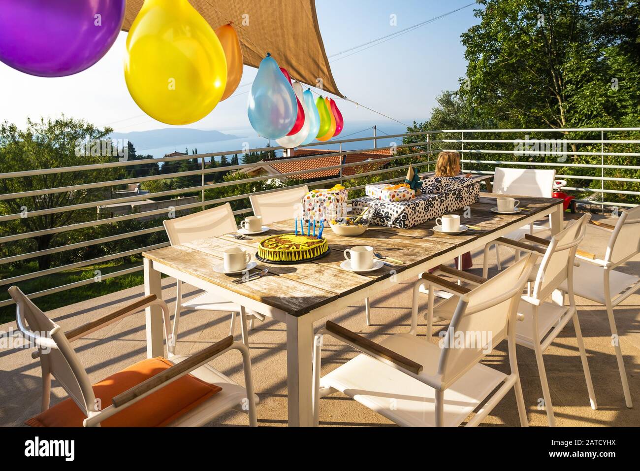 Simple Outdoor Birthday Party Set On A Balcony With Balloons And Gifts simple-outdoor-birthday-party-decoration-ideas