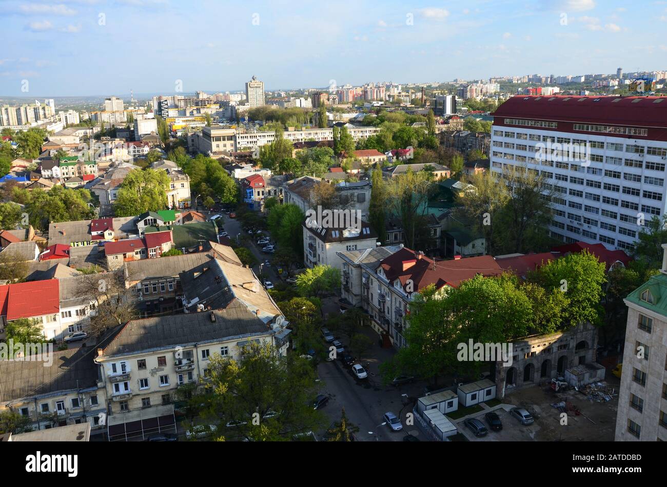 Qiz qizning mushuk jinsiy aloqasini yalaydi