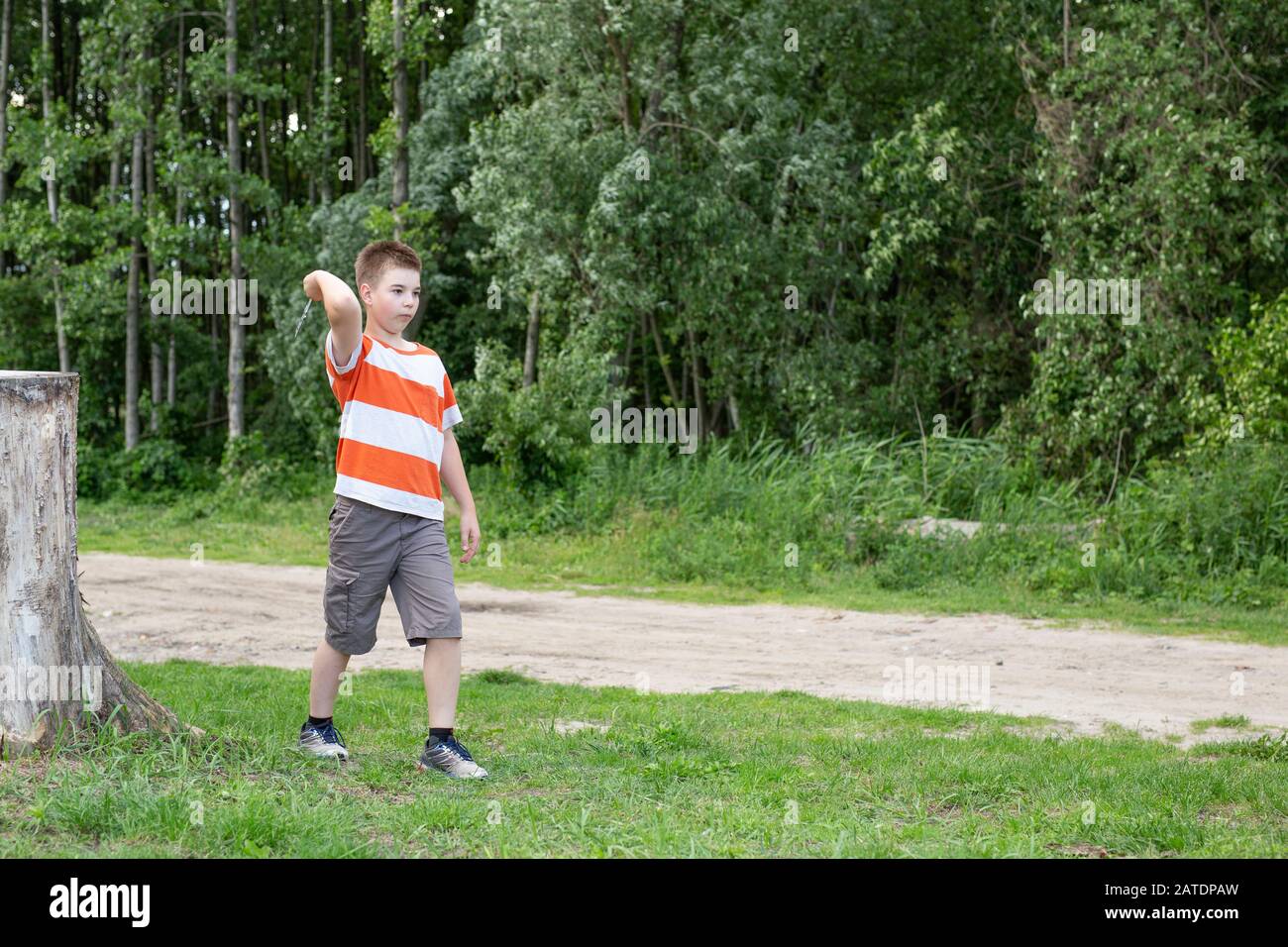 Knife Throwing High Resolution Stock Photography and Images Alamy
