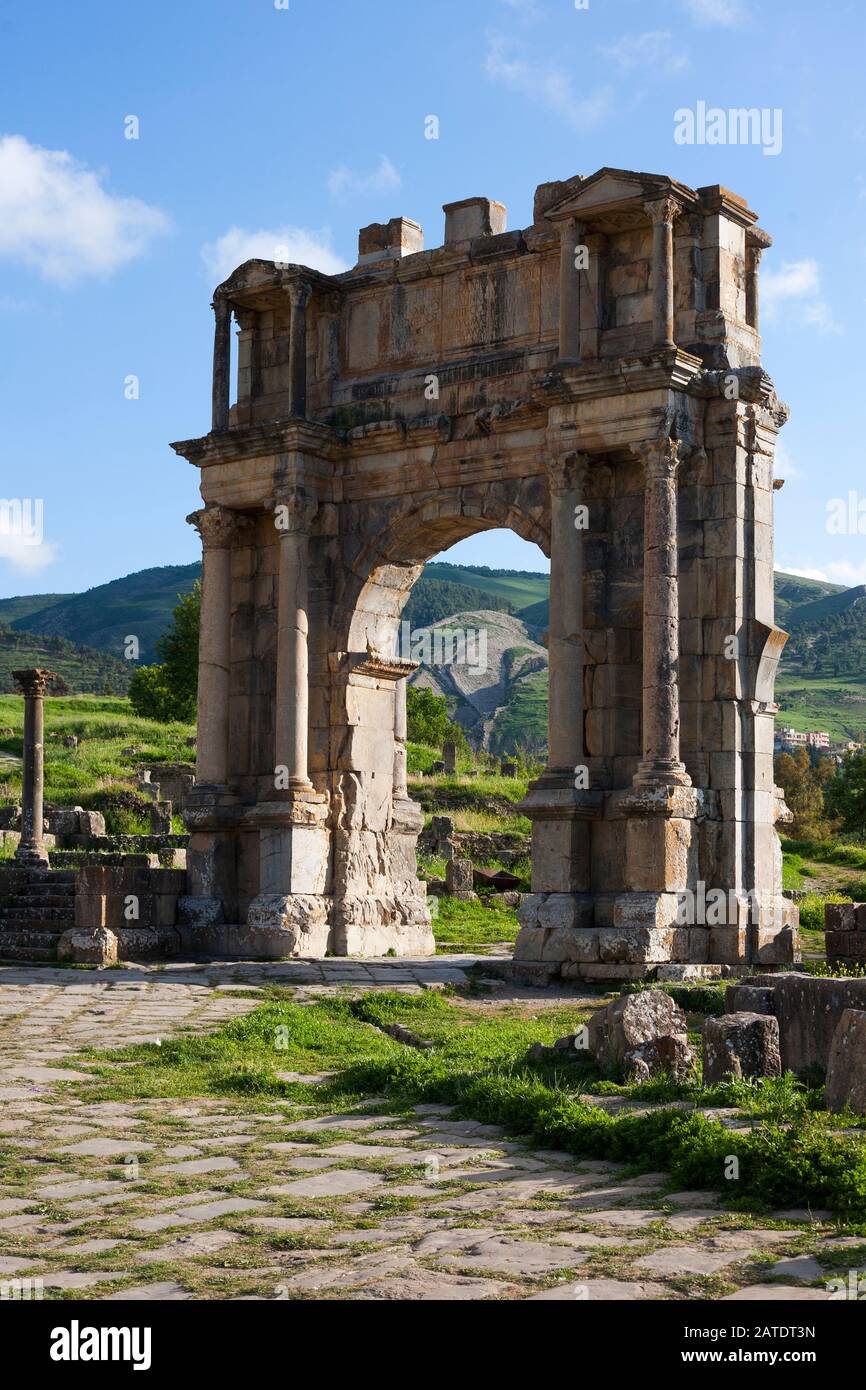 The Arch of Caracalla is a Roman triumphal arch at the Ancient Roman ruins of Djemilla, A UNESCO World Heritage site in Northern Algeria. Stock Photo