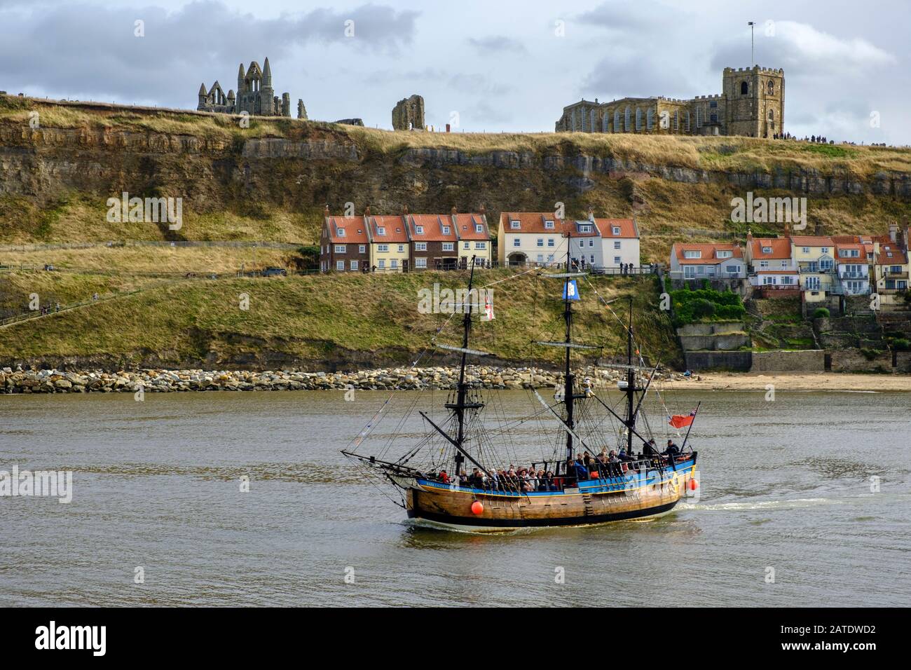 The Bark Endeavour (a replica of Captain James Cook's HMS Endeavour) leaves Whitby harbour, North Yorkshire, England Stock Photo