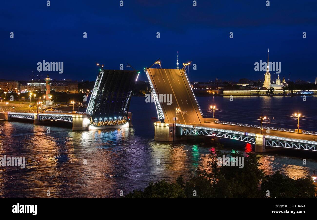 Дворцовый мост в санкт-петербурге. Дворцовый разводной мост. Мосты санкт-петербурга дворцовый мост. Разводной мост спб. Мосты санкт-петербурга.