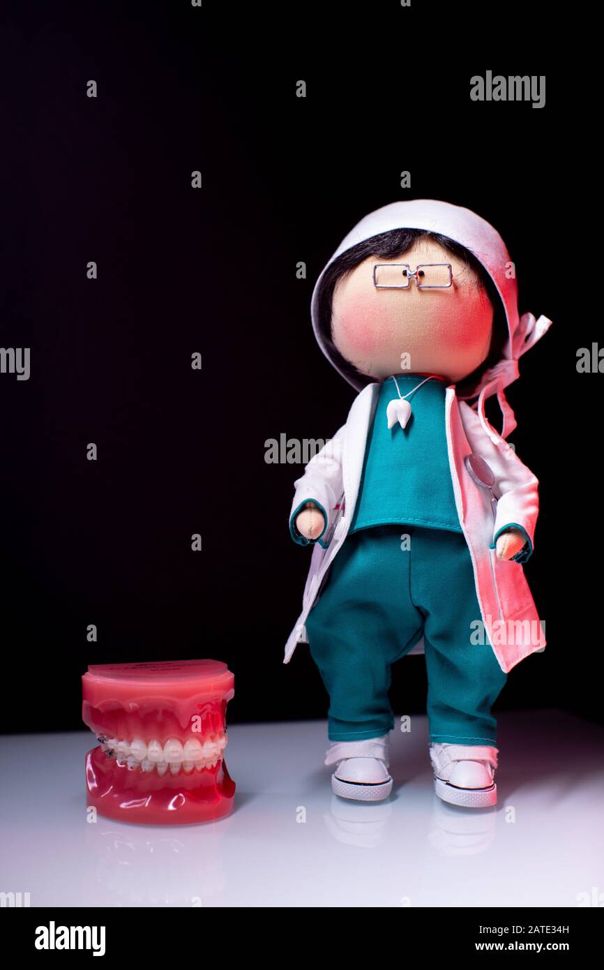 Puppet Braces Full-length dentist doll. Next to the dentist put the jaw with braces ...