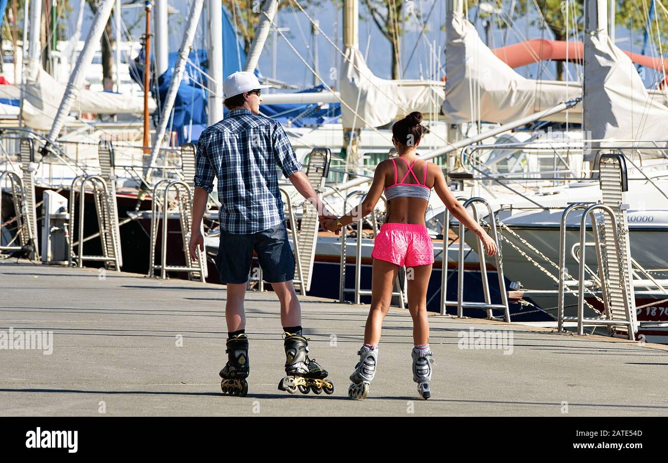 Couple roller skating hi-res stock photography and images - Alamy
