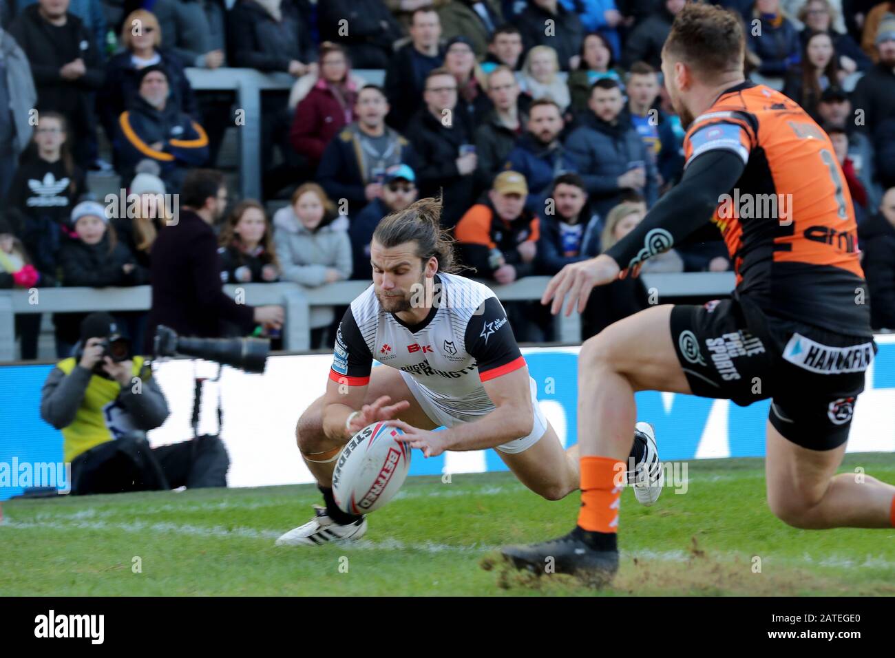 Toronto Wolfpack's Liam Kay scores during the Betfred Super League match at Emerald Headingley Stadium, Leeds. Stock Photo