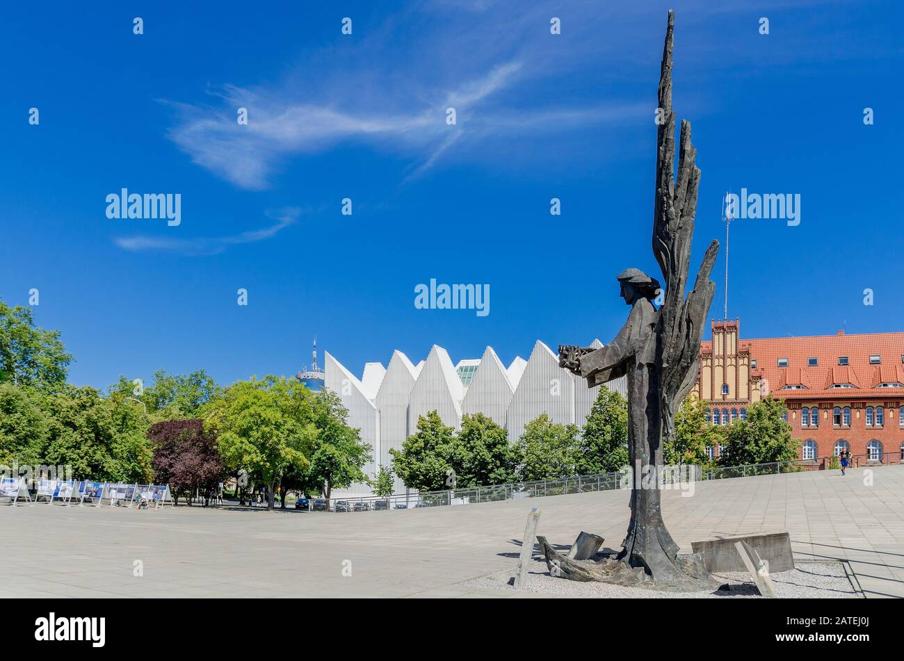 Szczecin, West Pomeranian Province, Poland. Memorial to the victims of December 1970 aka Freedom Angel, statue by Czeslaw Dzwigaj. Stock Photo