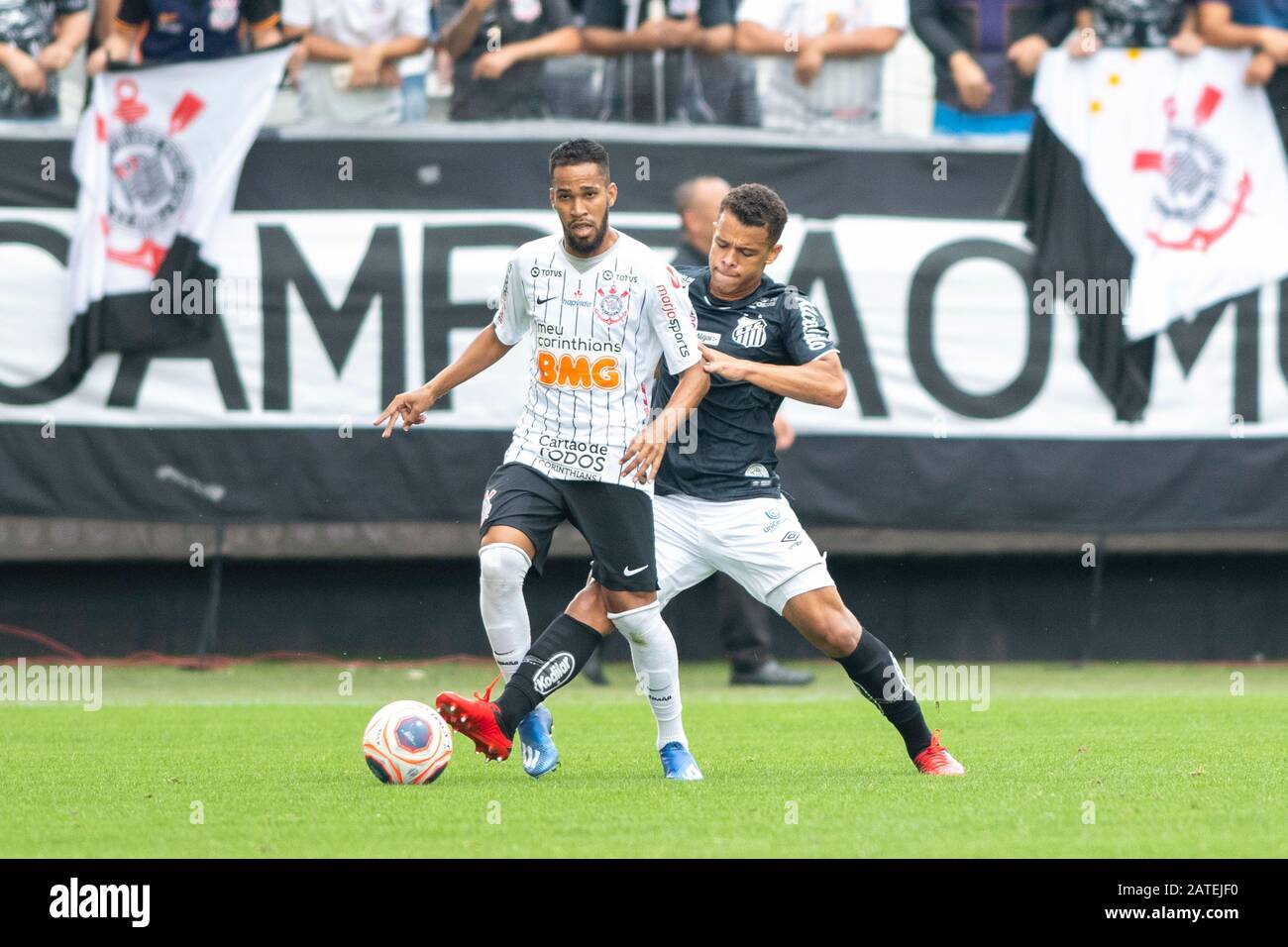 Sao Paulo Sp 02 02 Corinthians X Santos Sandry Do Santos And Everaldo Do Corinthians During The Game Between Corinthians And Santos Held At Arena Corinthians In Sao Paulo Sp The Sao Paulo Sp 02 02 Corinthians X Santos Sandry Do Santos And Everaldo Do Corinthians During The Game Between Corinthians And Santos Held At Arena Corinthians In Sao Paulo Sp The