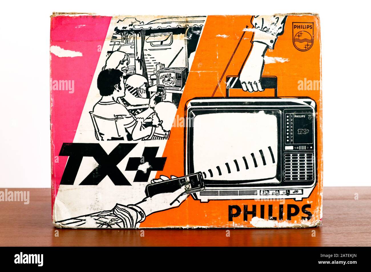 Cardboard Box of 1970s Retro Old PHILIPS Philetta TX+ 12B912 TV. The first  B/W Portable TV with Remote Control produced by Philips Stock Photo - Alamy