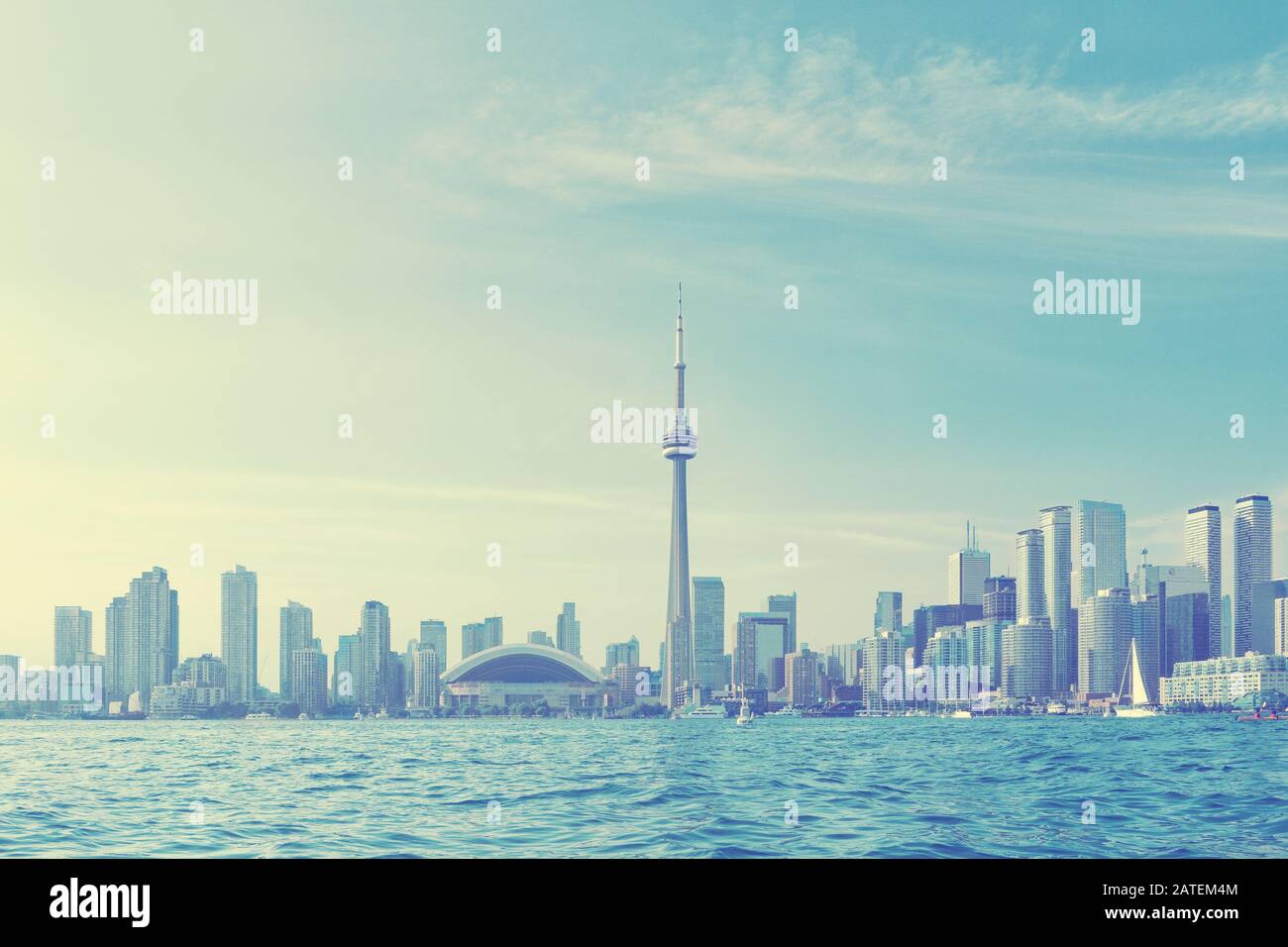 Cn tower toronto skyline sommer hi-res stock photography and images - Alamy
