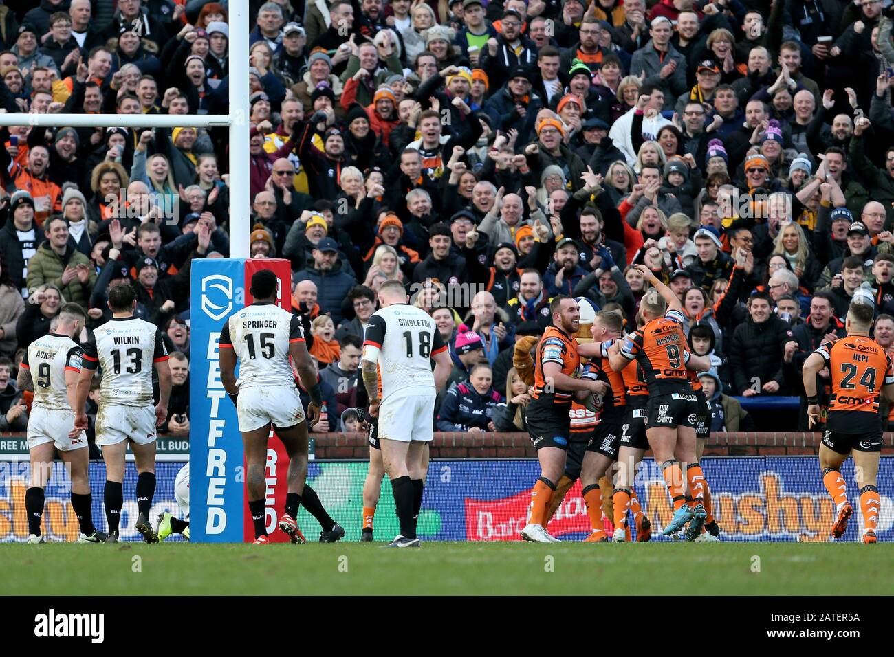 Castleford Tigers celebrate during the Betfred Super League match at Emerald Headingley Stadium, Leeds. Stock Photo