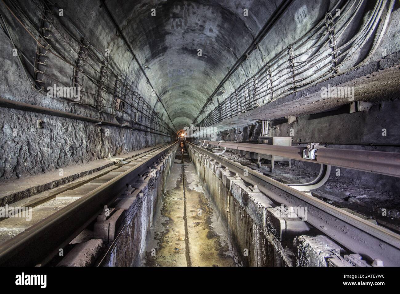 Tunnels of the Kiev Metro near Arsenalnaya station, the deepest metro  station in the world Stock Photo - Alamy