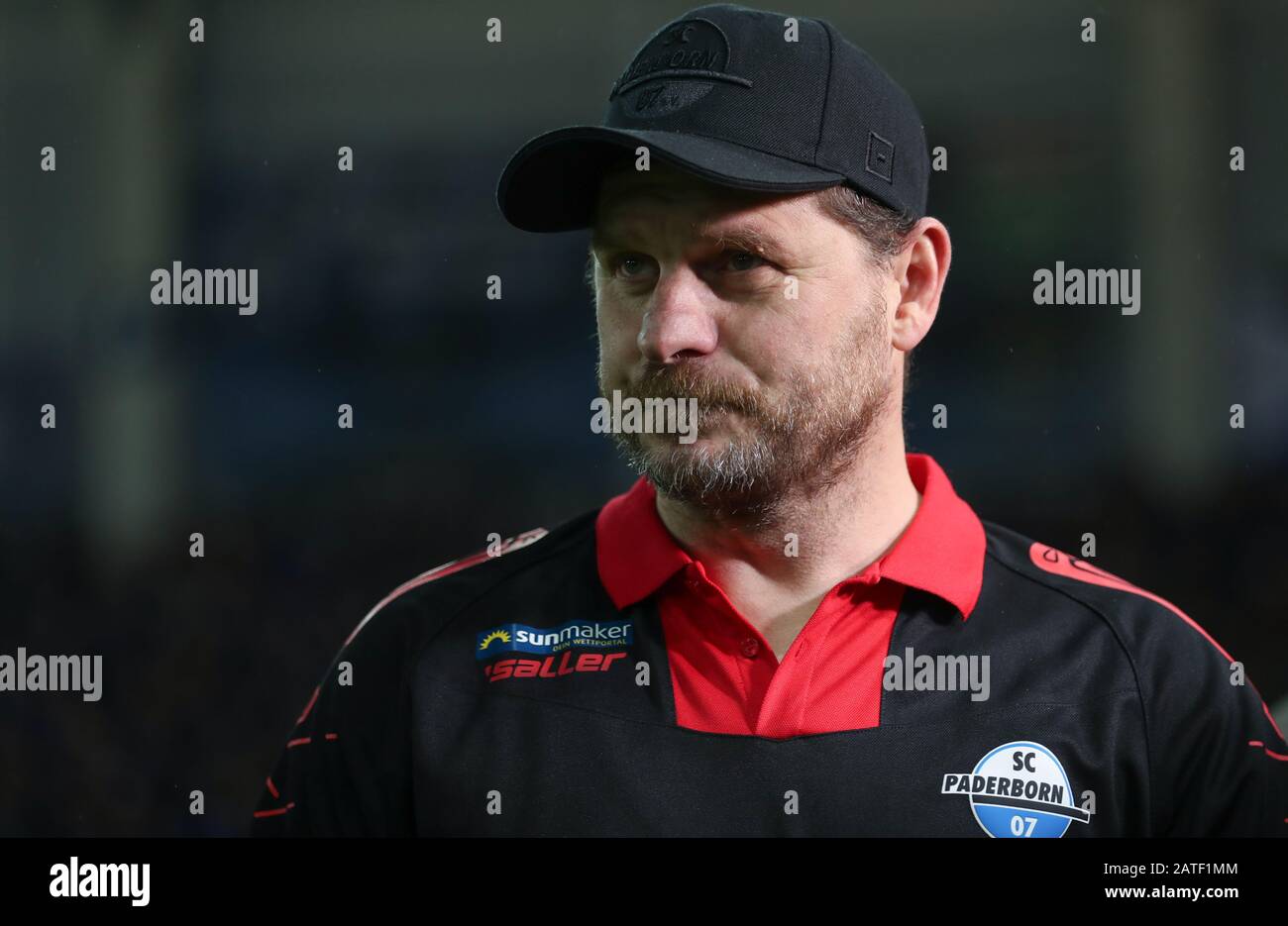 Paderborn, Germany. 02nd Feb, 2020. Football: Bundesliga, SC Paderborn 07 -  VfL Wolfsburg, 20th matchday in the Benteler Arena. Paderborn's coach  Steffen Baumgart looks out onto the pitch. Credit: Friso Gentsch/dpa -