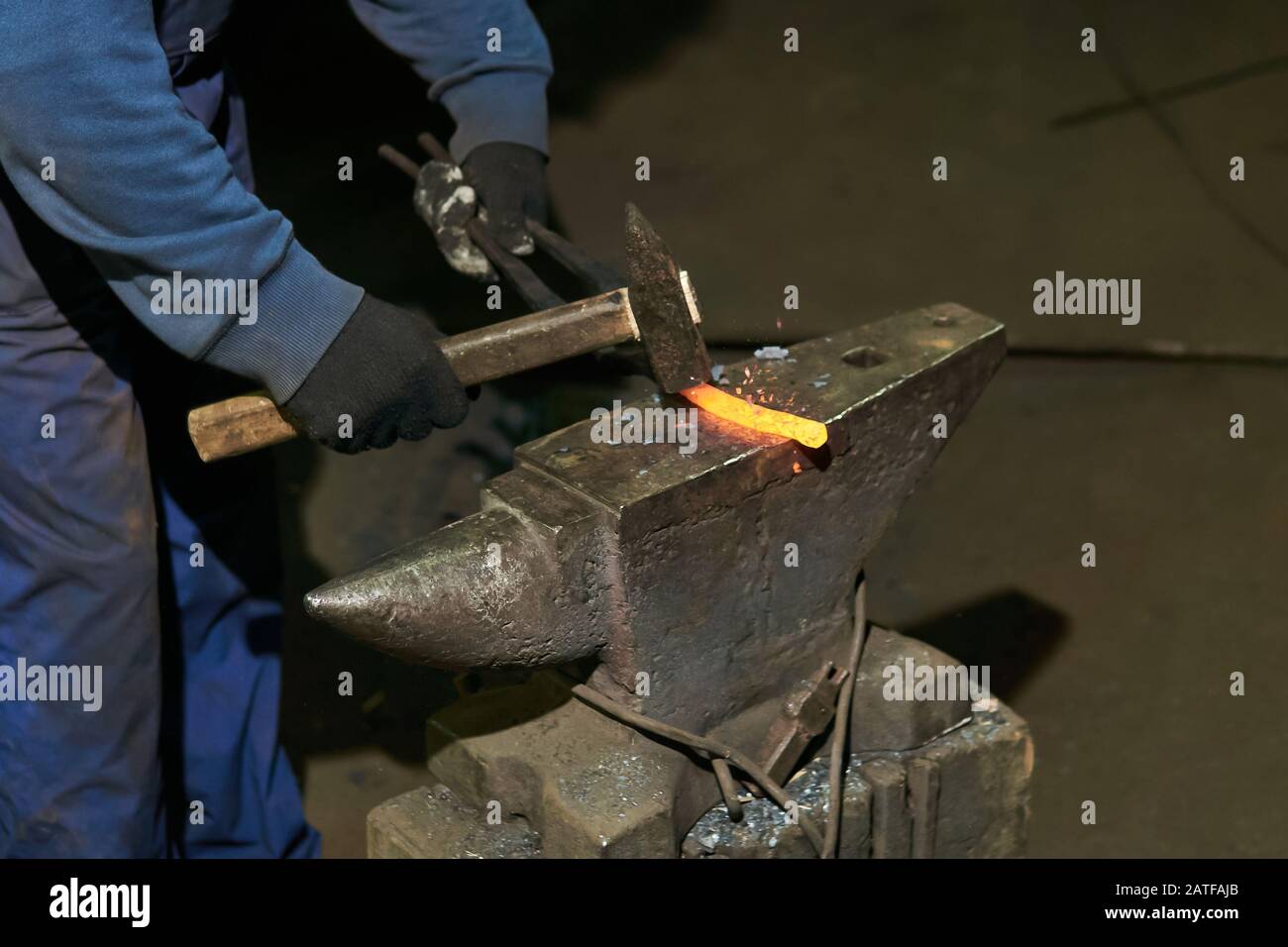 Billet In Forging traditional forging of a hot metal billet on the anvil Stock Photo - Alamy