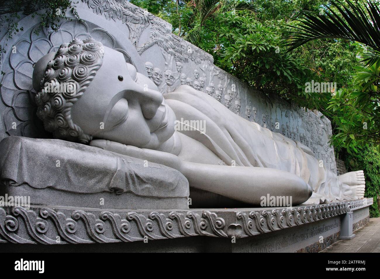 Statue of the lying Buddha at the Long Son complex, Nha Trang, Vietnam Stock Photo