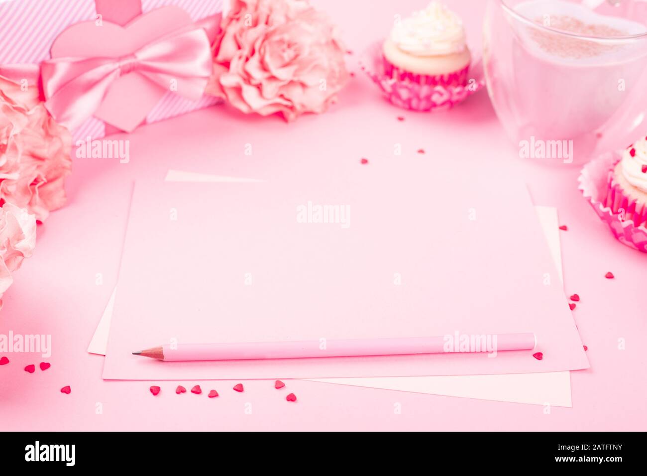 Happy Birthday Hot Pink Glitter 24 Tall Letters With 2 Cupcakes /& 2 Gift Boxes Corrugated Plastic