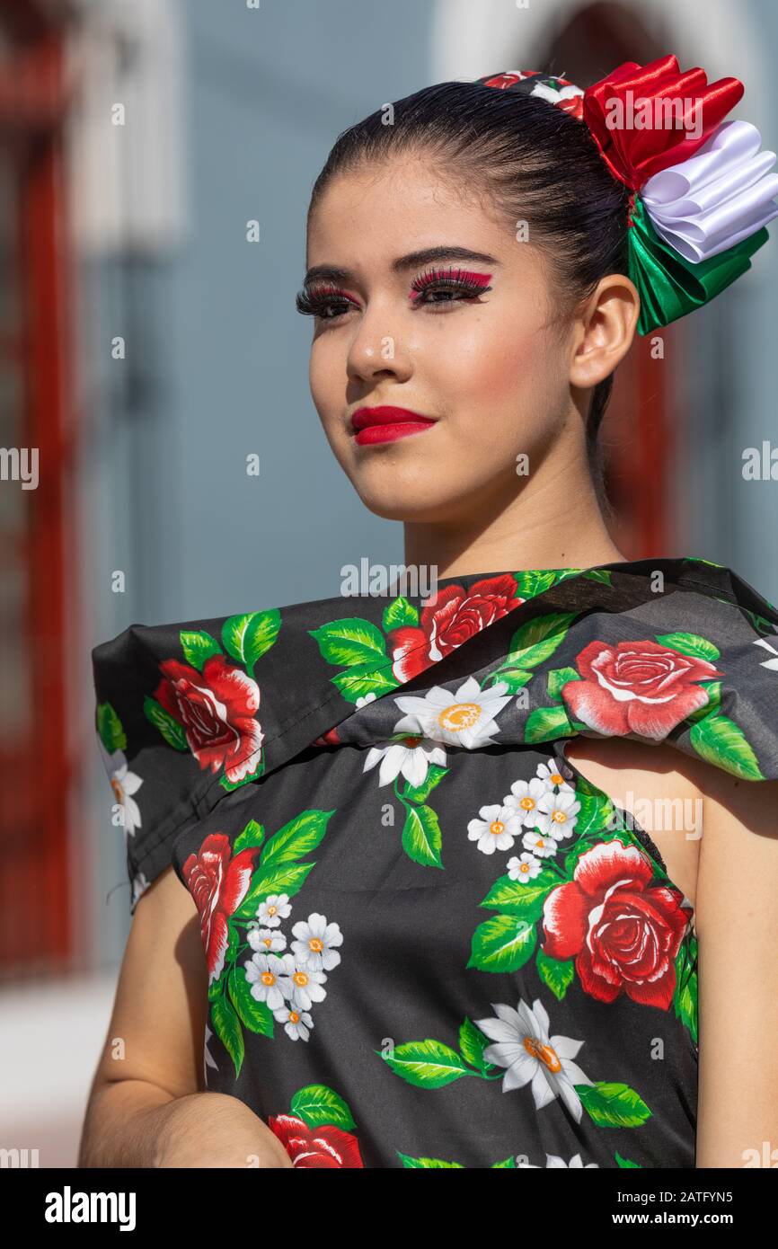 Matamoros, Tamaulipas, Mexico - November 20, 2019: The Mexican Revolution Day Parade, Young women wearing traditional mexican clothing at the parade Stock Photo - Alamy Matamoros, Tamaulipas, Mexico - November 20, 2019: The Mexican Revolution Day Parade, Young women wearing traditional mexican clothing at the parade Stock Photo - Alamy