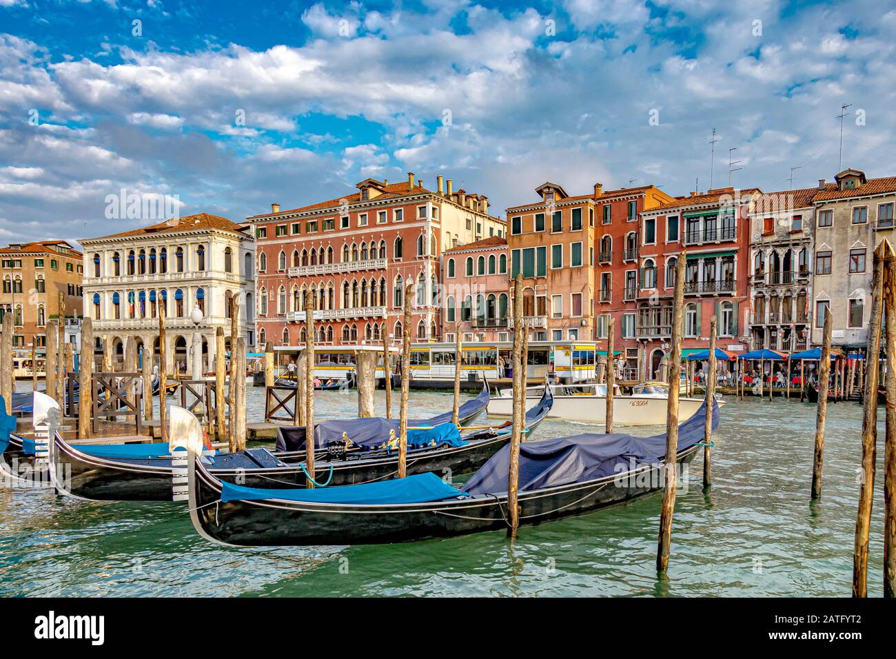 Gondola blade hi-res stock photography and images - Alamy