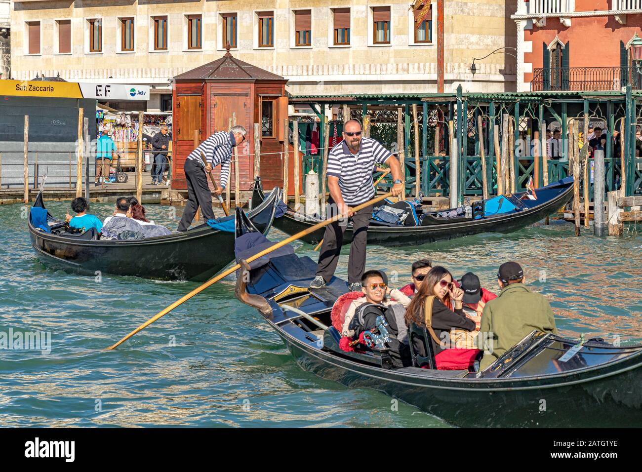 Gondola rides hi-res stock photography and images - Alamy