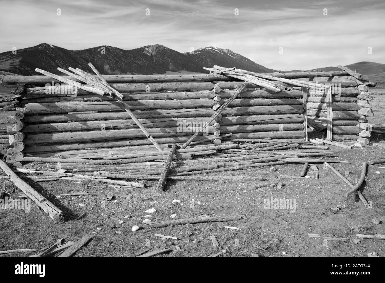 Old log house Stock Photo - Alamy