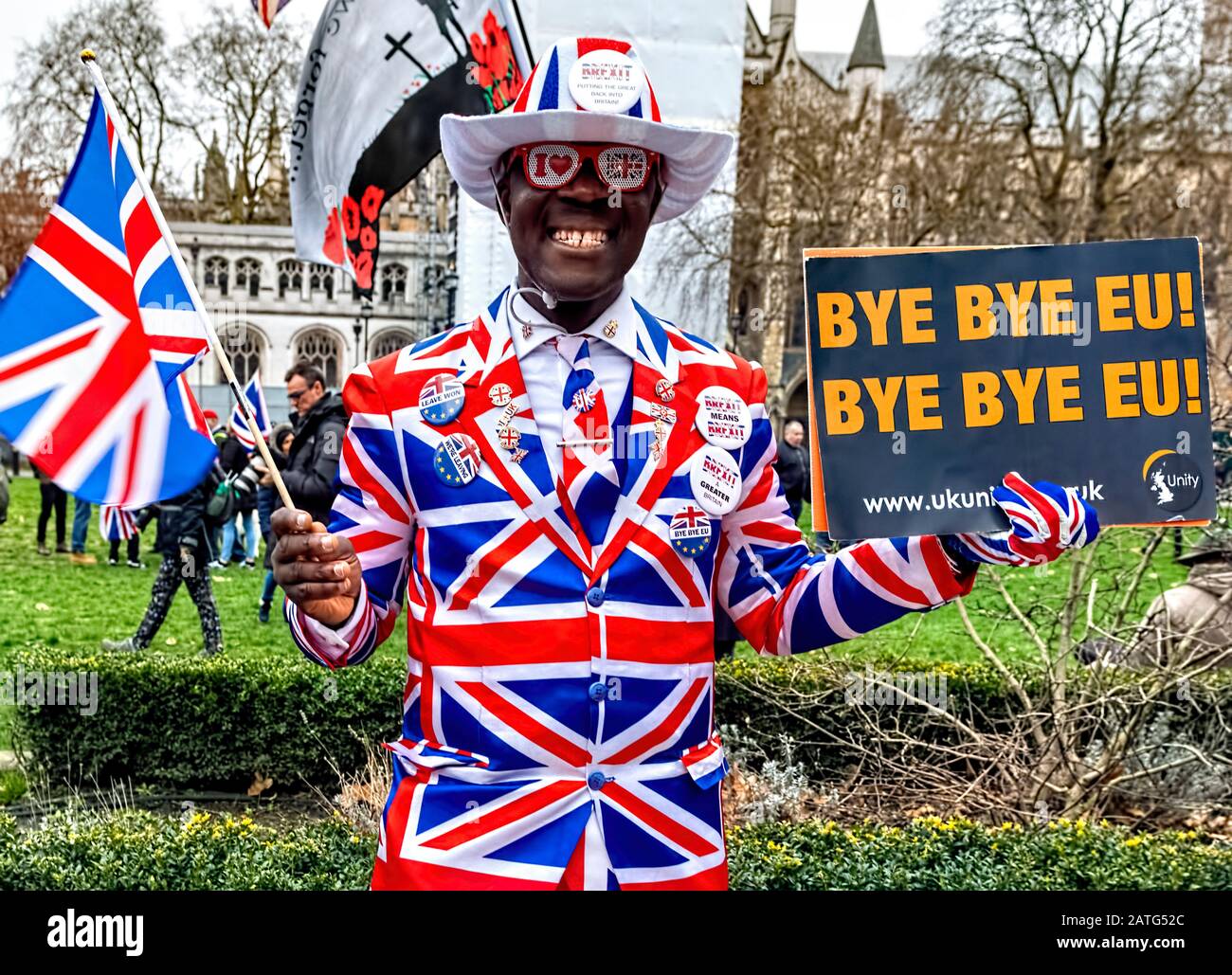 brexit-celebrations-31st-january-2020-in-whitehall-and-parliament-square-london-uk-brexeteer-joseph-farane-celebrating-leaving-the-eu-2ATG52C.jpg