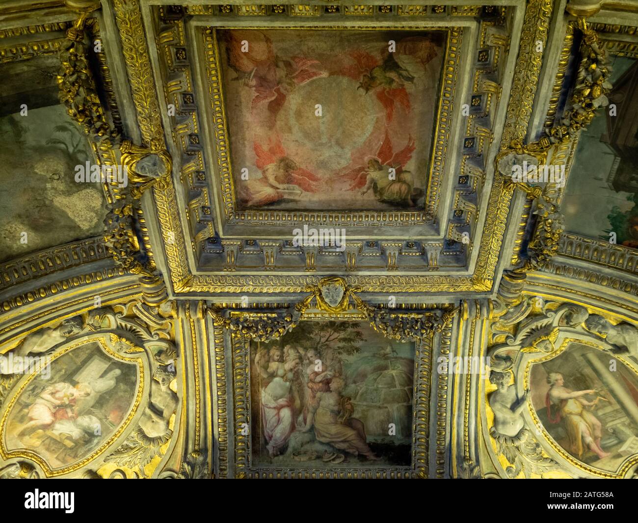 Art on ceiling hi-res stock photography and images - Page 5 - Alamy