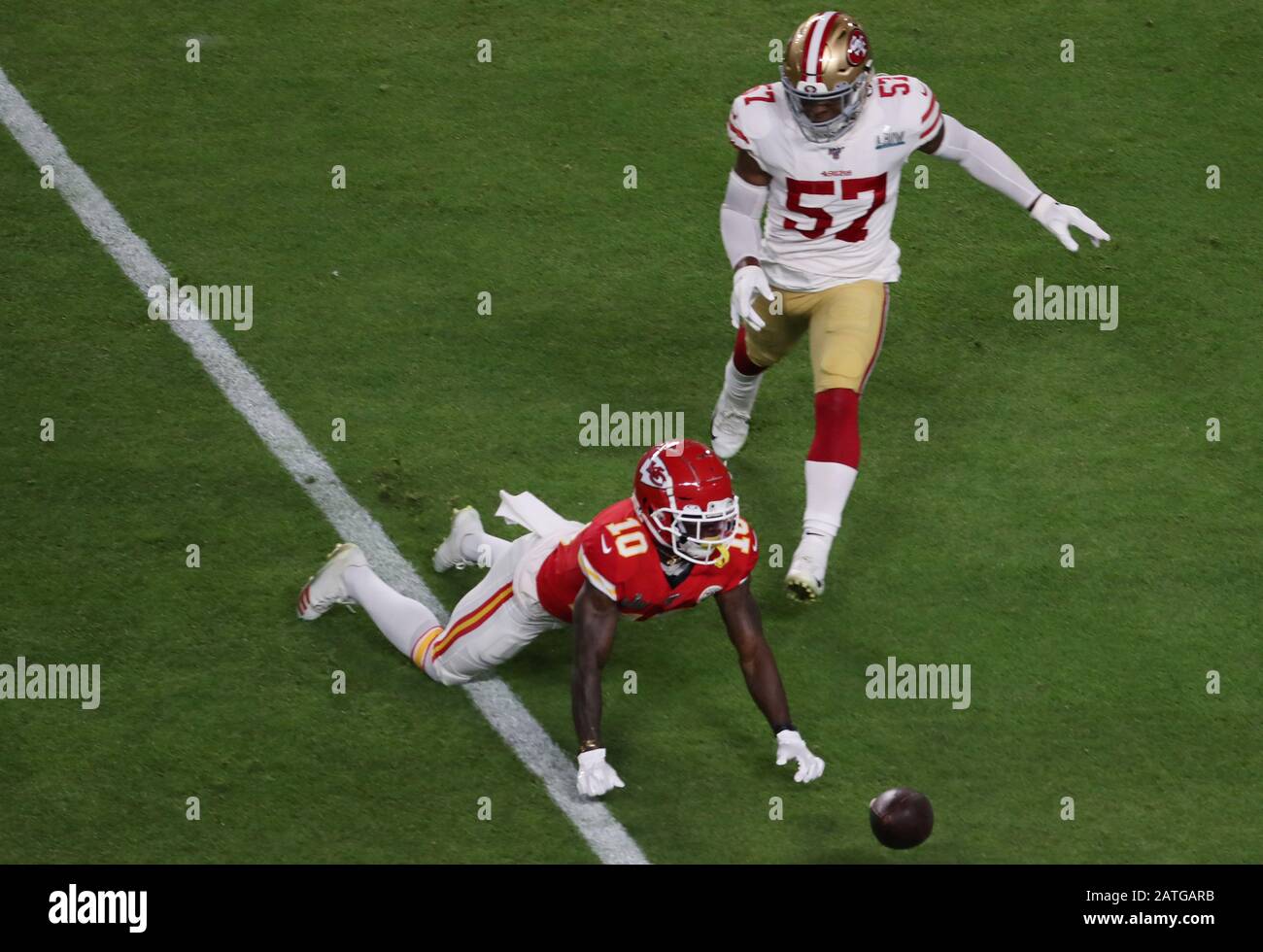 Miami Gardens, USA. 02nd Feb, 2020. San Francisco 49ers linebacker Dre  Greenlaw (57) pressures Kansas City Chiefs wide receiver Tyreek Hill (10)  in the first quarter of Super Bowl LIV at the
