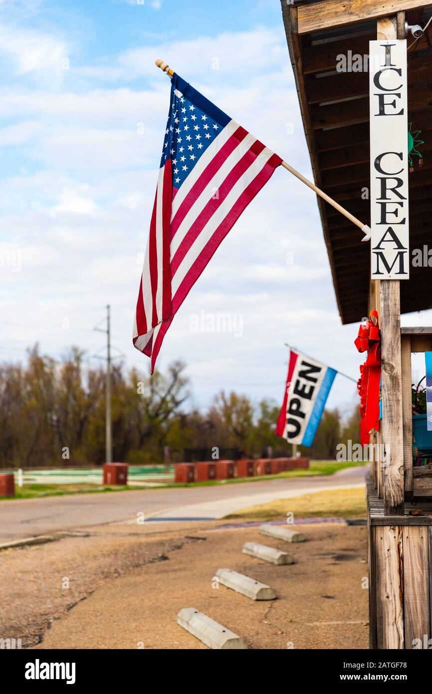 Rural american flag hi-res stock photography and images - Alamy