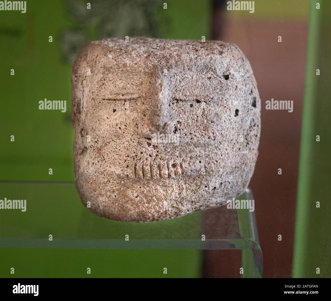 Mayan stone head carving hires stock photography and images Alamy